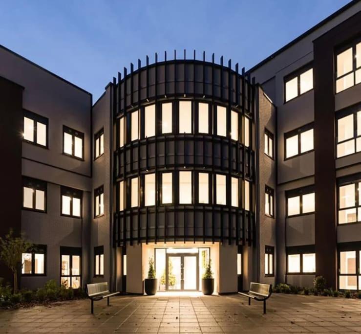 New One Bedroom Luxury Apartment In Solihull Exterior photo